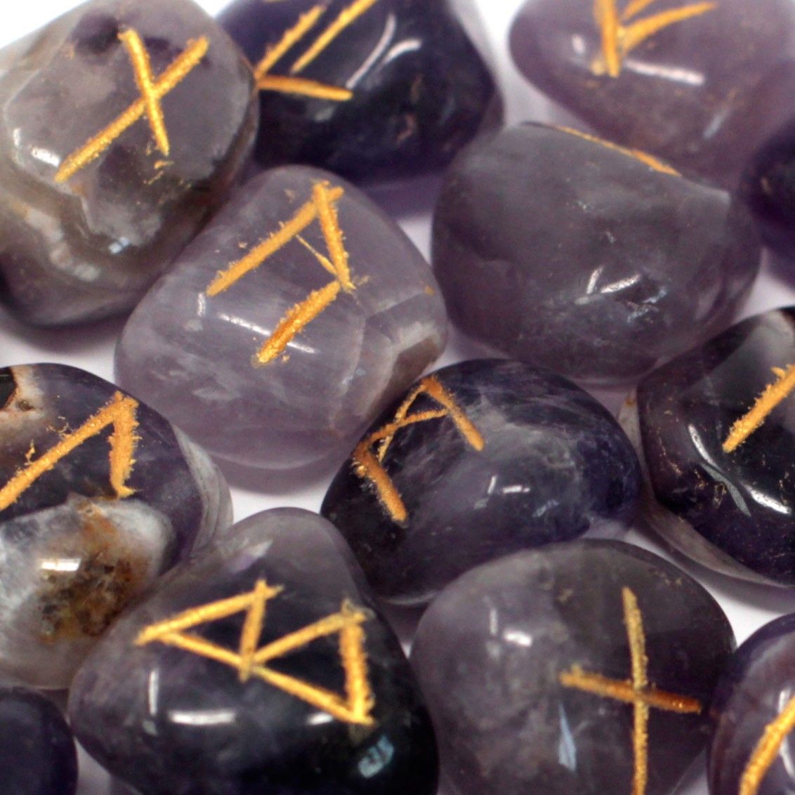 Jeu de Runes en Pierres Naturelles — Améthyste Spirituelle