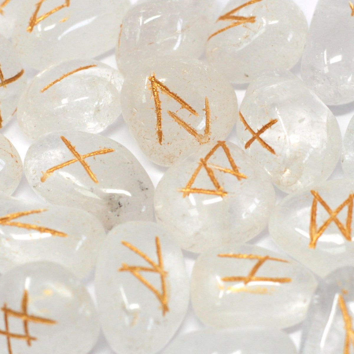 Jeu de Runes en Pierres Naturelles — Cristal de Roche Pur